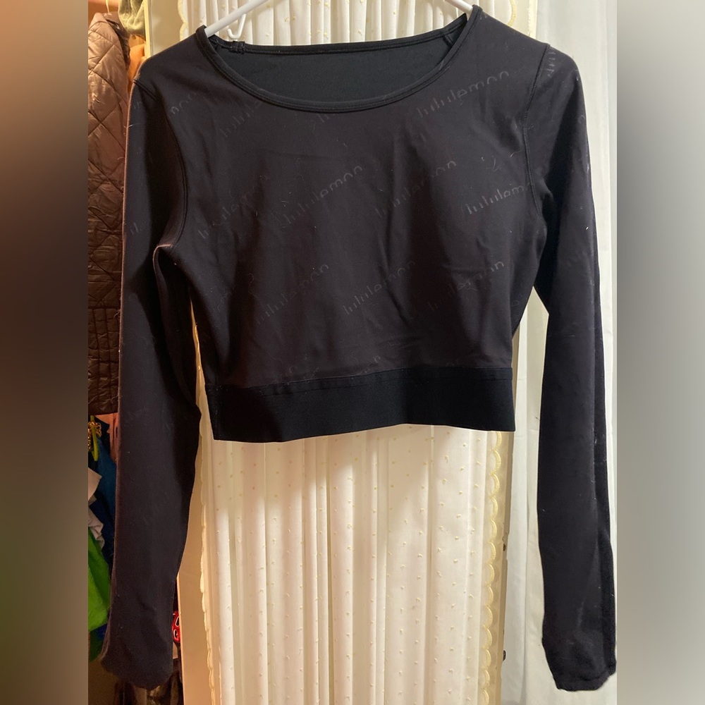 Black lululemon long sleeve shirt